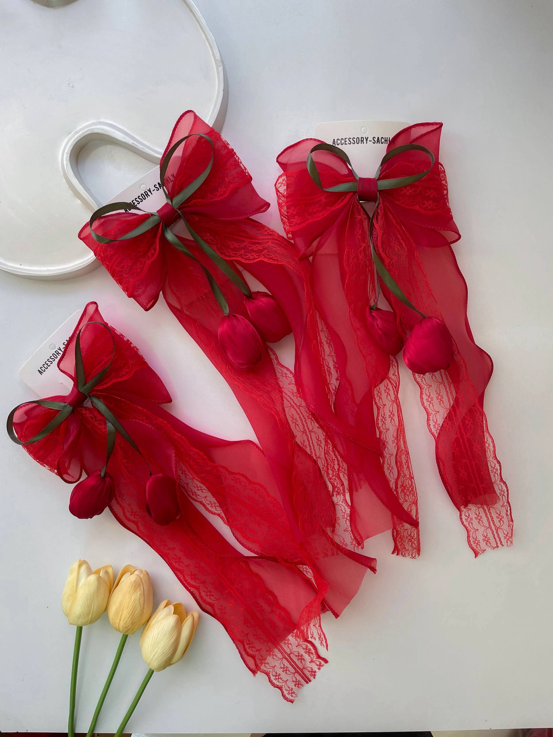 گلسر قفلی پاپیونی حریرتوری با آویز لاله - Image 6