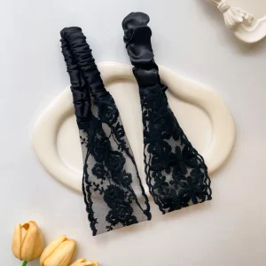 Alternative view of هدبند توری طرحدار سفید و مشکی