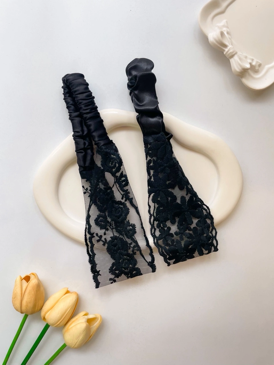 هدبند توری طرحدار سفید و مشکی - Image 2