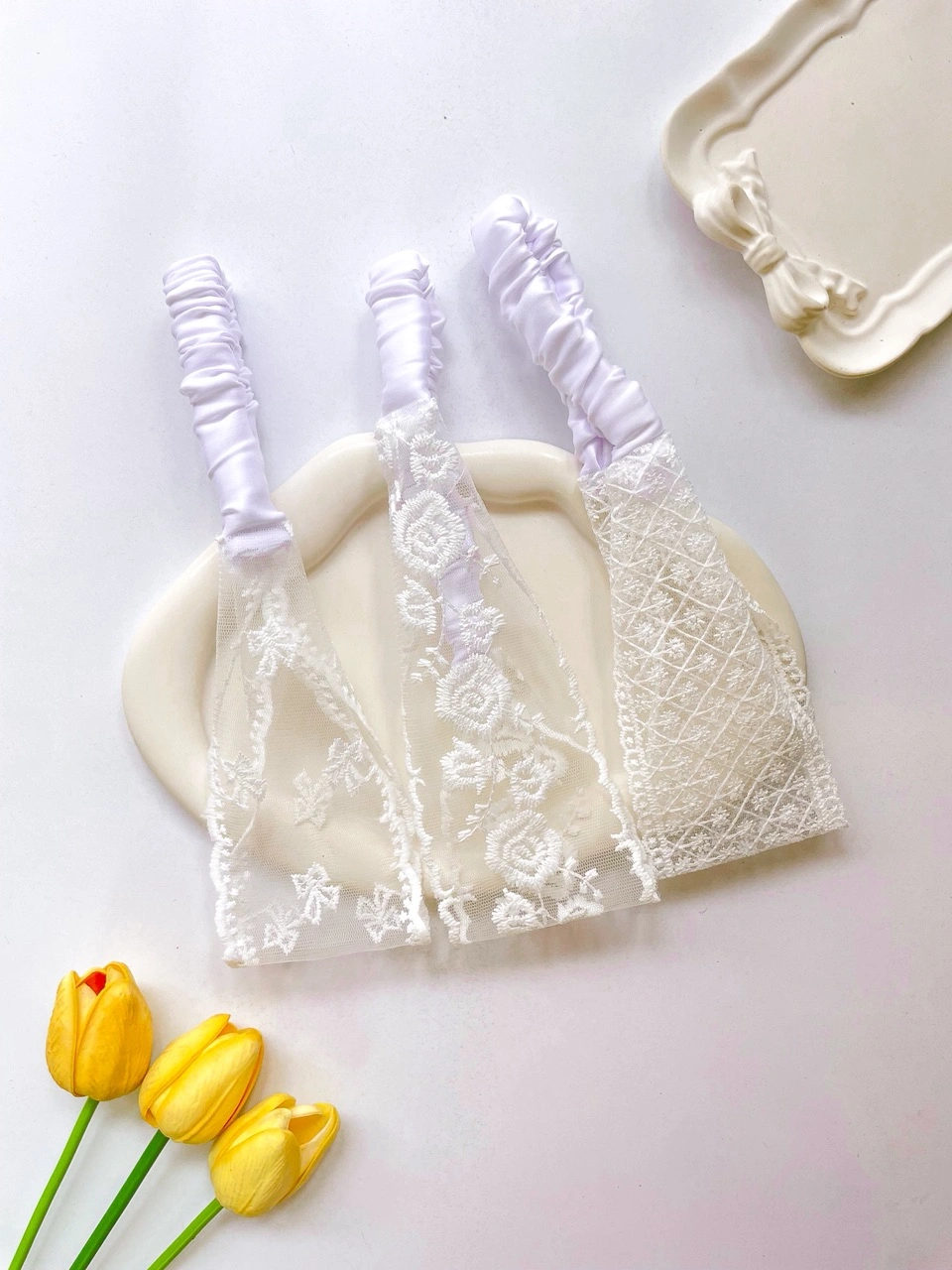 هدبند توری طرحدار سفید و مشکی