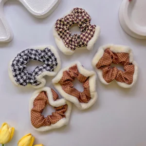 Alternative view of کش اسکرانچی | مدل‌های پشمی، پیچازی شاینی و پارچه‌ای